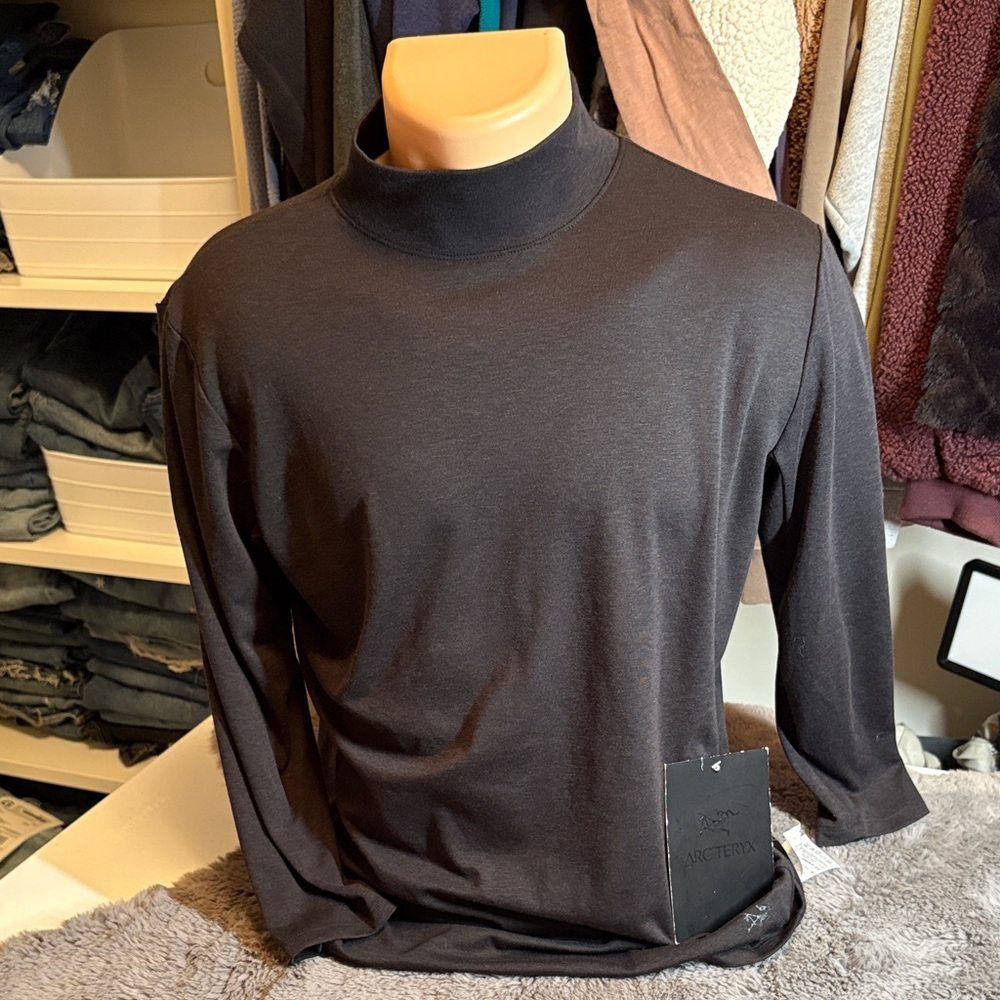 Arc'teryx Women's Long Sleeve Mock Neck Top in Black